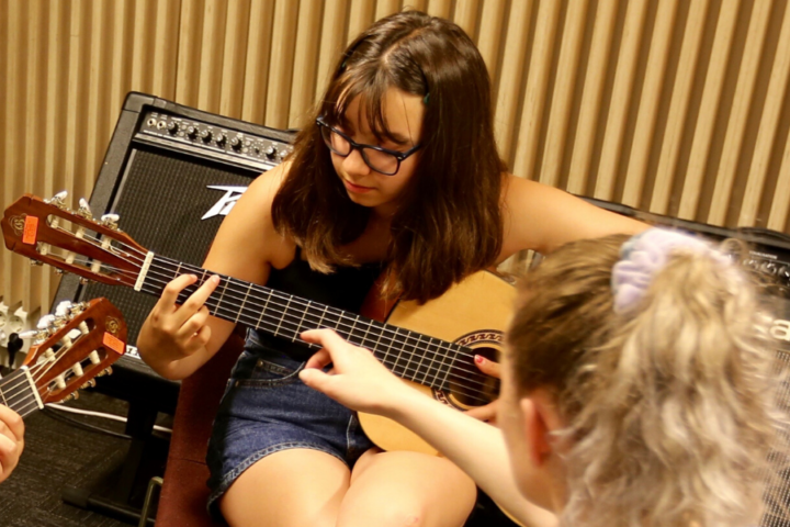 Akustisk gitarkurs for ungdom