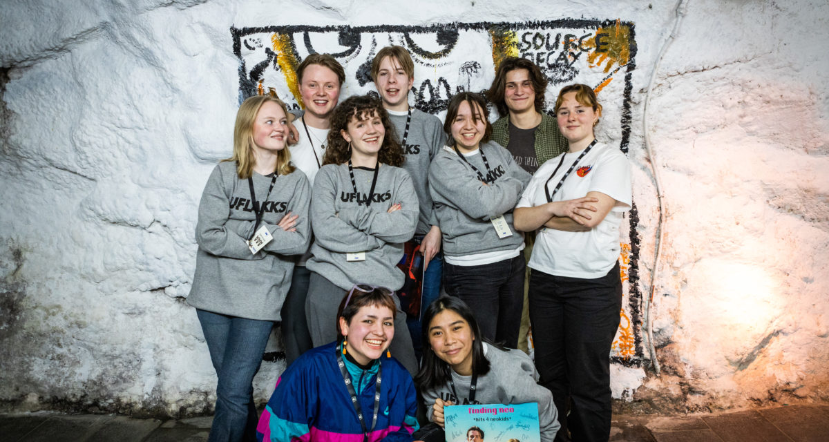 Bilder fra UFLAKKS-konsert med Finding Neo og CAJA