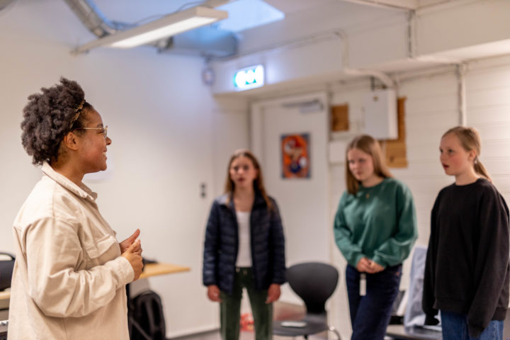 Bilder fra vokalkurs på Elvetun 24. mai med Miss Tati