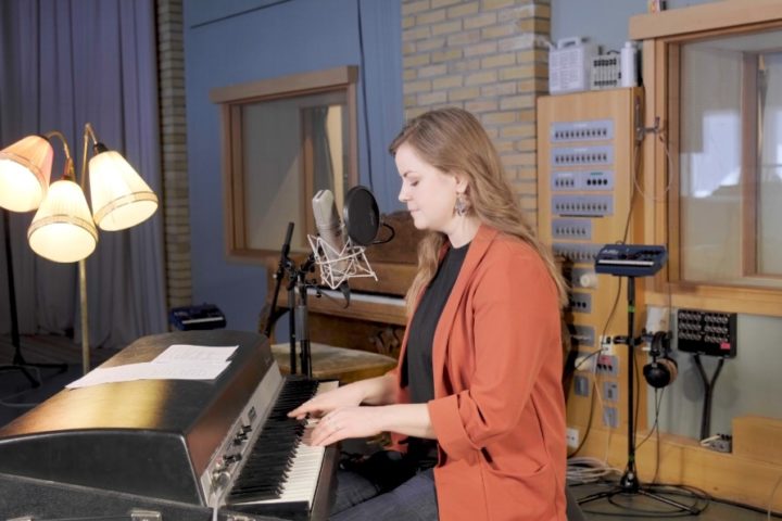 Pianotriks med Ann-Iren Hansen